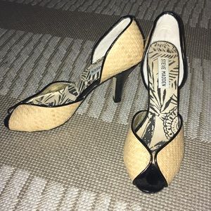 Straw accent with black piping 3” heel